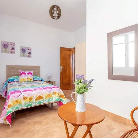 Apartment - 4 Bedrooms - 60275 Апартаменти *